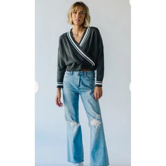 BaeVely The Lindale Distressed Detail V Neck Sweater Size Large Charcoal NWT - Picture 13 of 13